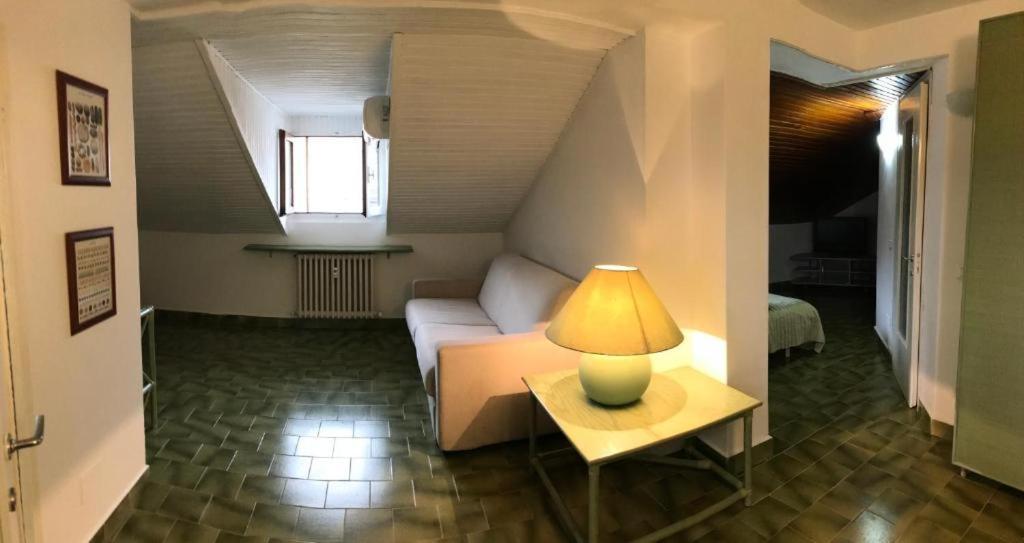 Appartamento La Mansarda Лекко Экстерьер фото
